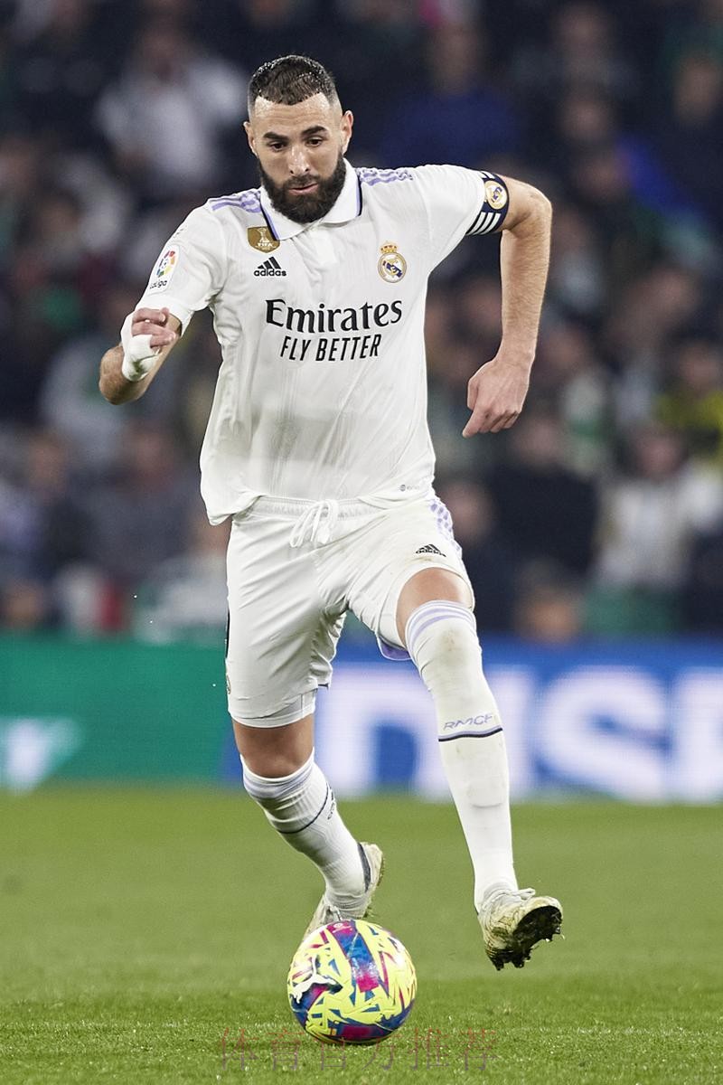 阿斯:本泽马占全队进球38.1% 皇马本赛季过于依赖他 阿斯:本泽马占全队进球38.1% 皇马本赛季过于依赖他